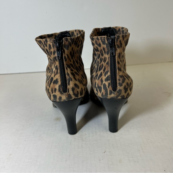 Franco Sarto Leopard Animal Print Pointed Toe Ankle Boots SZ 9M Faux Suede Vegan - Picture 7 of 11